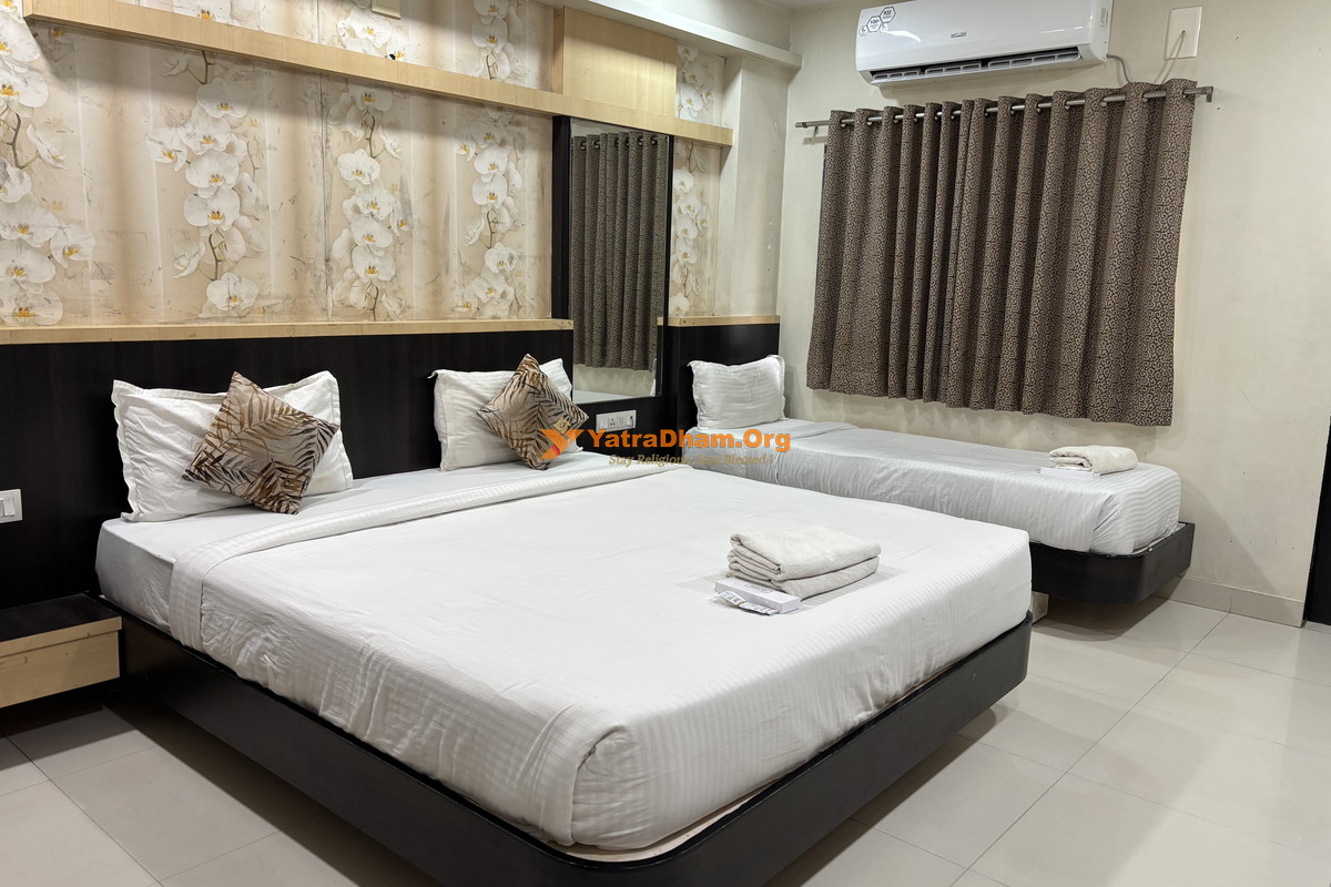 Hotel Sundar Palace Dwarka 3 Bed Room
