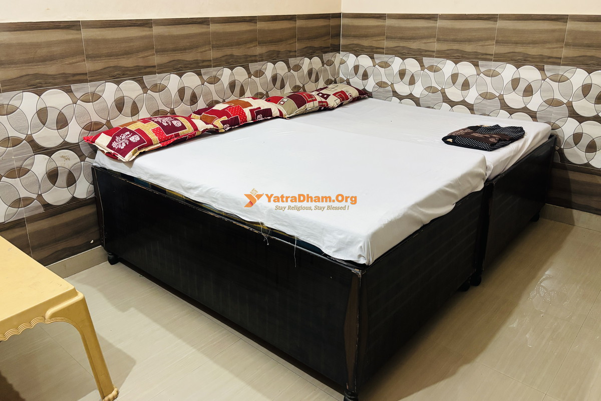 Shri Shyama Kunj Ashram Vrindavan 4 Bed AC Room