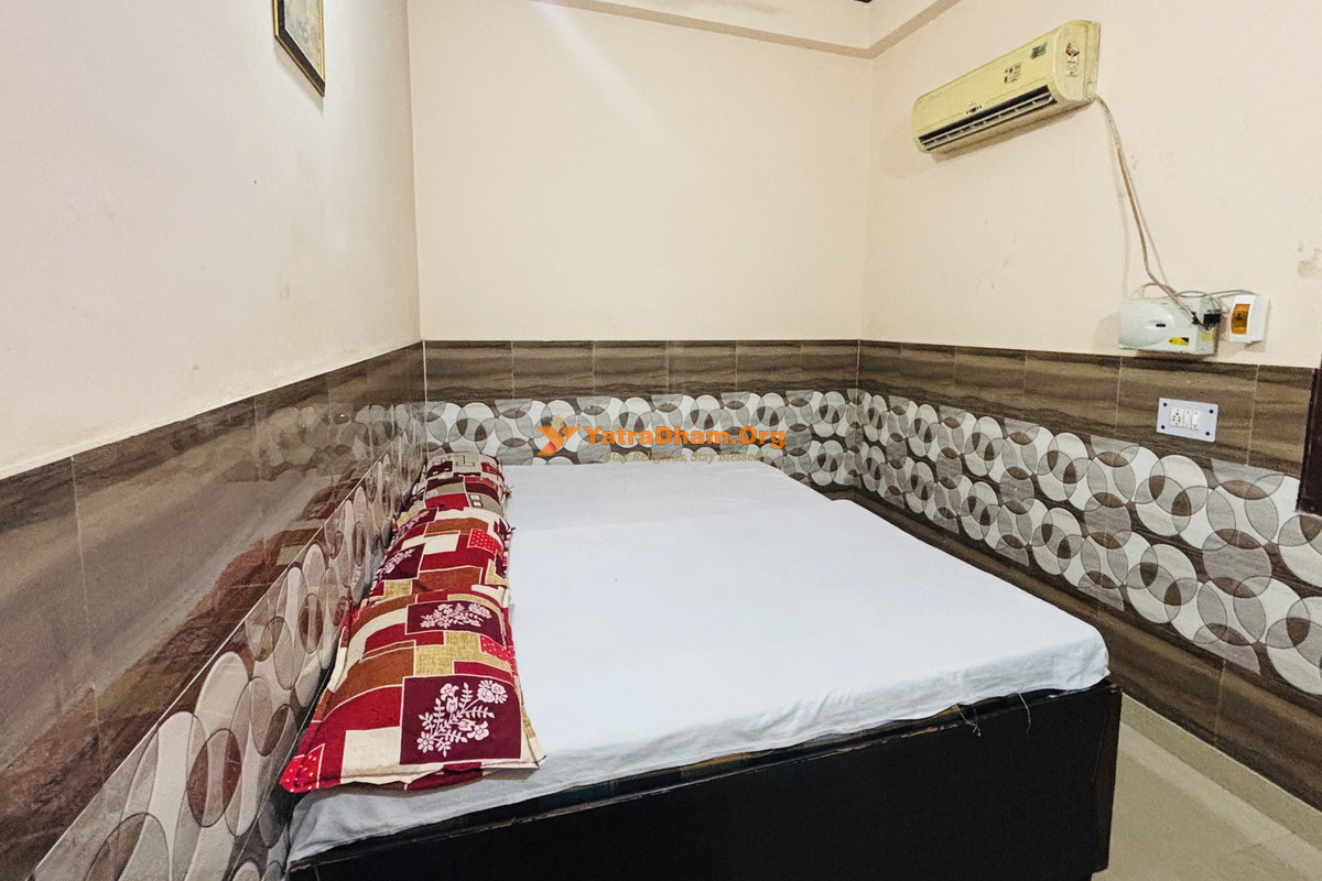 Shri Shyama Kunj Ashram Vrindavan 4 Bed AC Room