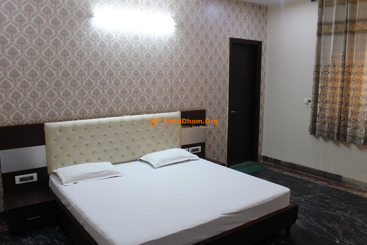 Shri Radha Damodar Dham Vrindavan Room