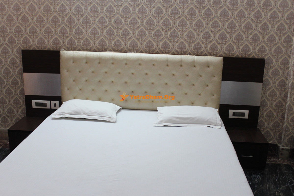 Shri Radha Damodar Dham Vrindavan Room