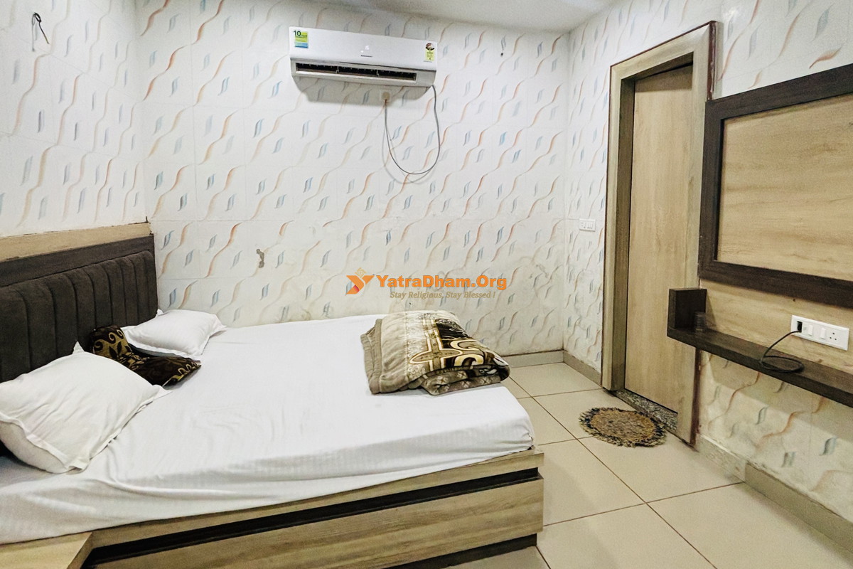 Shri Radheshyam Ashram Mathura 2 Bed Deluxe AC Room (New Building) View