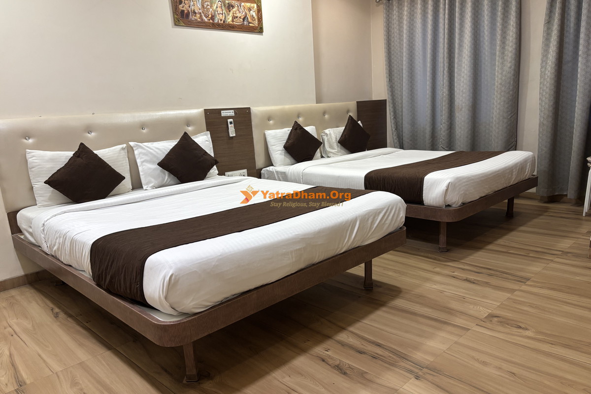Hotel Gayatri Palace Khatu 4 Bed Room 