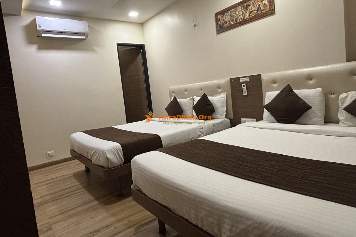 Hotel Gayatri Palace Khatu 4 Bed Room 
