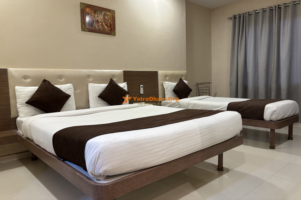 Hotel Gayatri Palace Khatu 3 Bed Room 