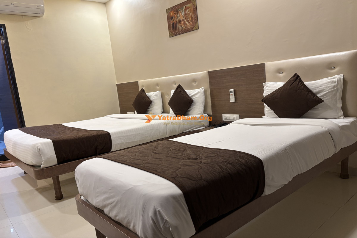 Hotel Gayatri Palace Khatu 3 Bed Room 