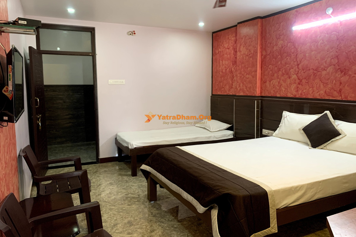 Palani Arunaachalla Inn 3 Bed AC Room