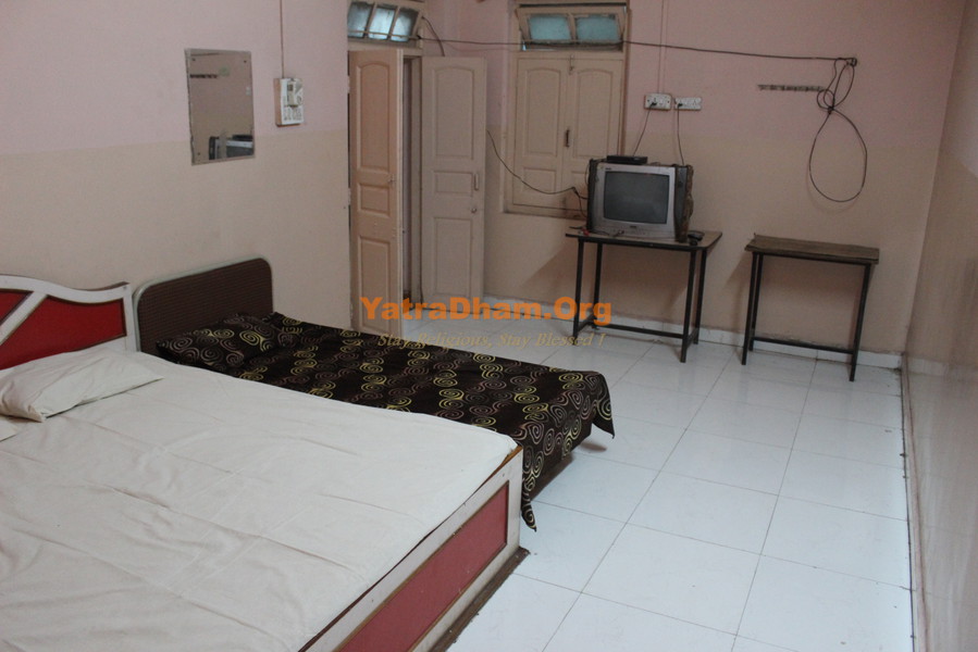Sindhi Dharamshala Indore 2 bed Non Ac Room