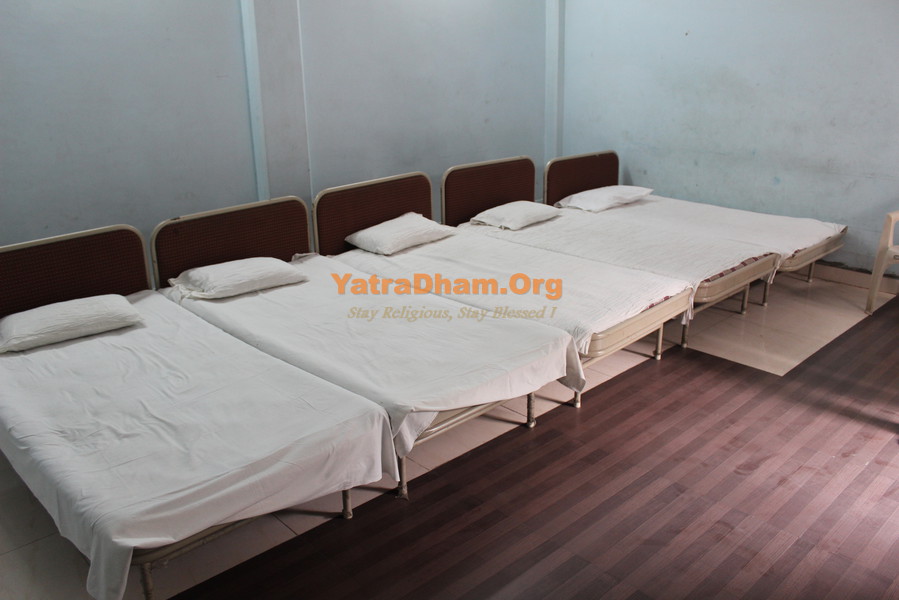 Sindhi Dharamshala Indore 5 bed Ac Room