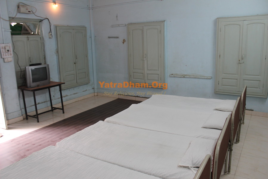Sindhi Dharamshala Indore 5 bed Ac Room