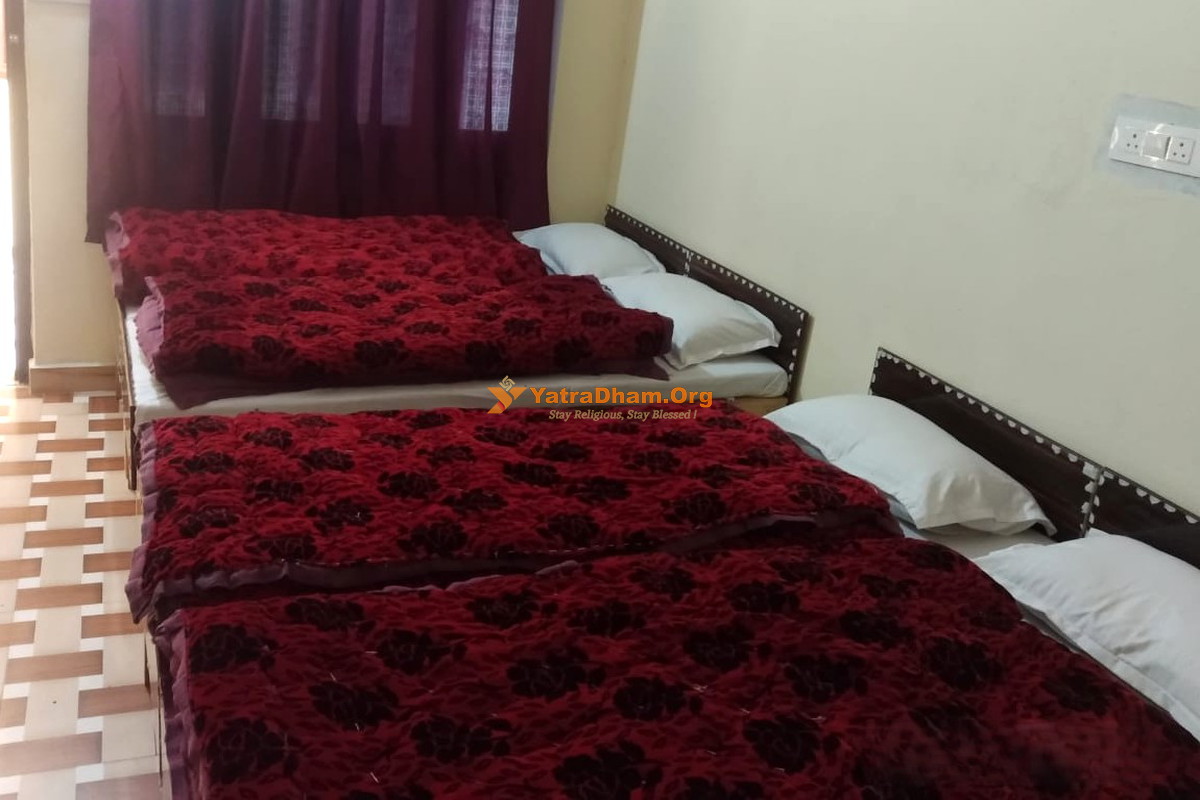 Hotel Aakash Deep Yamunotri (Kharadi) 4 Bed Room 