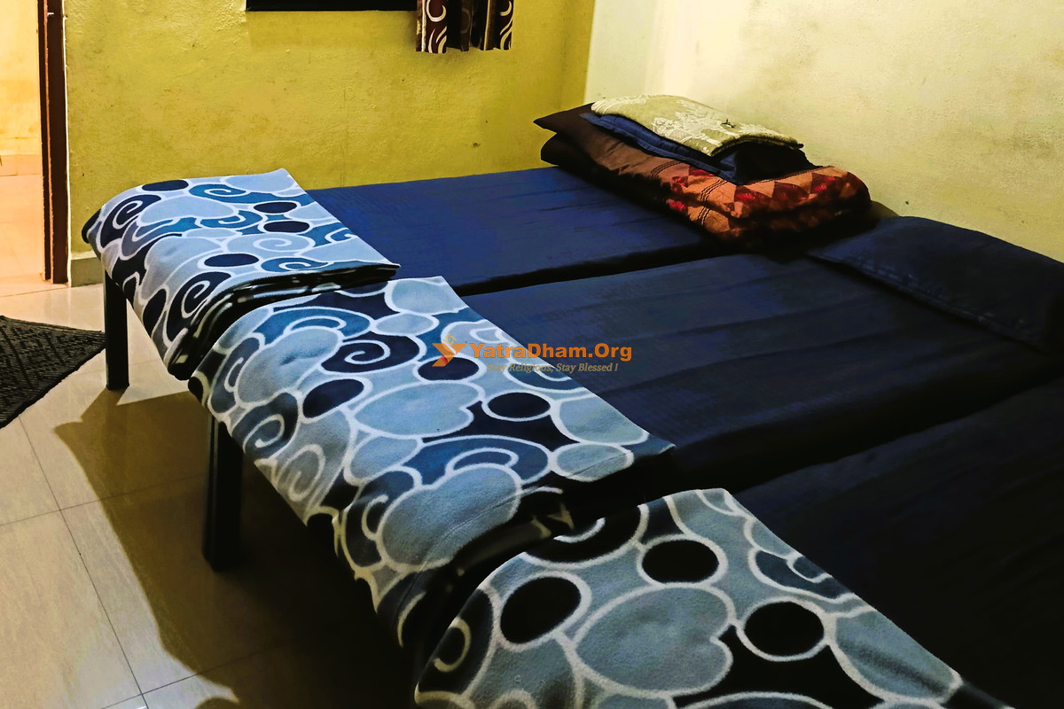 Saptashrungi Matoshree Guest House 3 Bed Room 