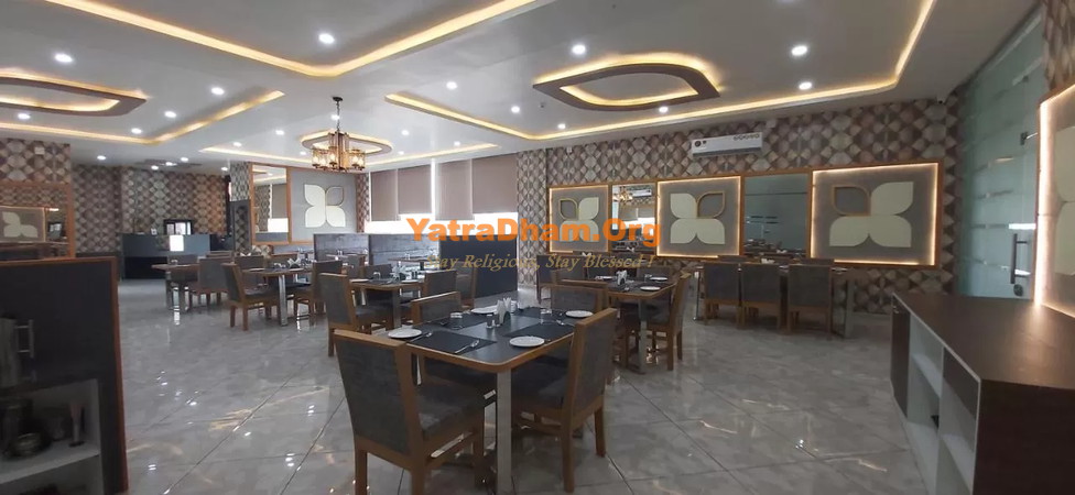 Hotel Evaay Karjan Food Zone