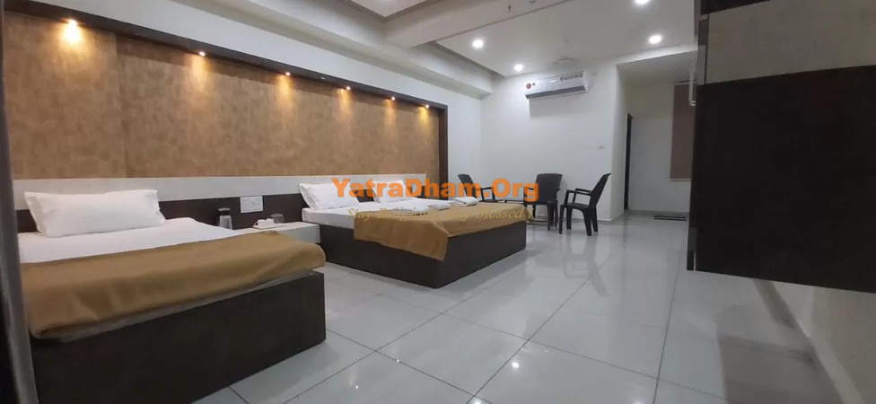Hotel Evaay Karjan 3 Bed AC Room