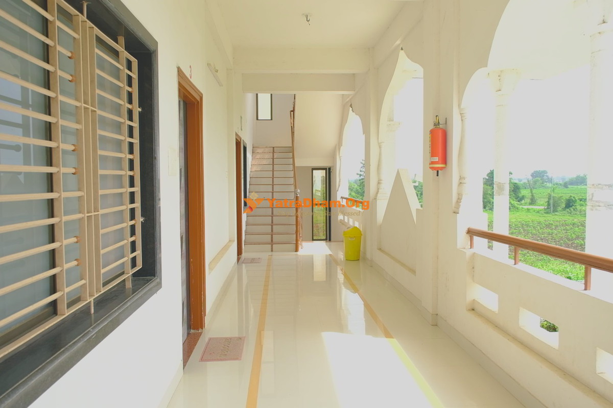 Sahajanand Sankul Swaminarayan Sansthan Poicha (Mandava-Chandod) Lobby