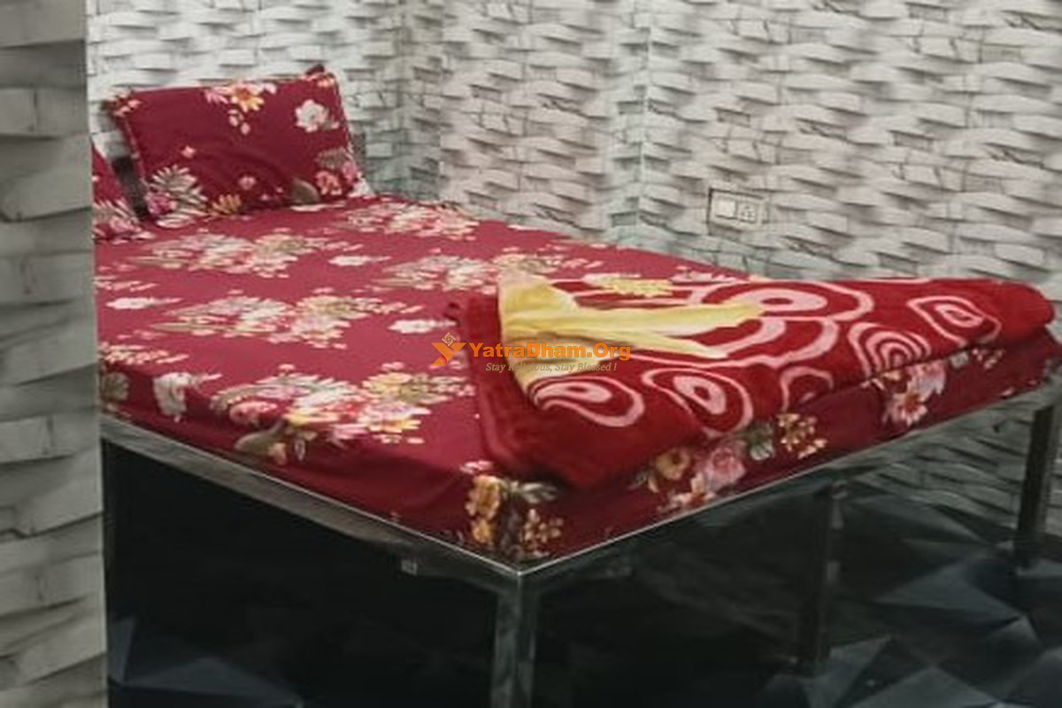 Atithi Niwas Building Shegaon 2 Bed Room