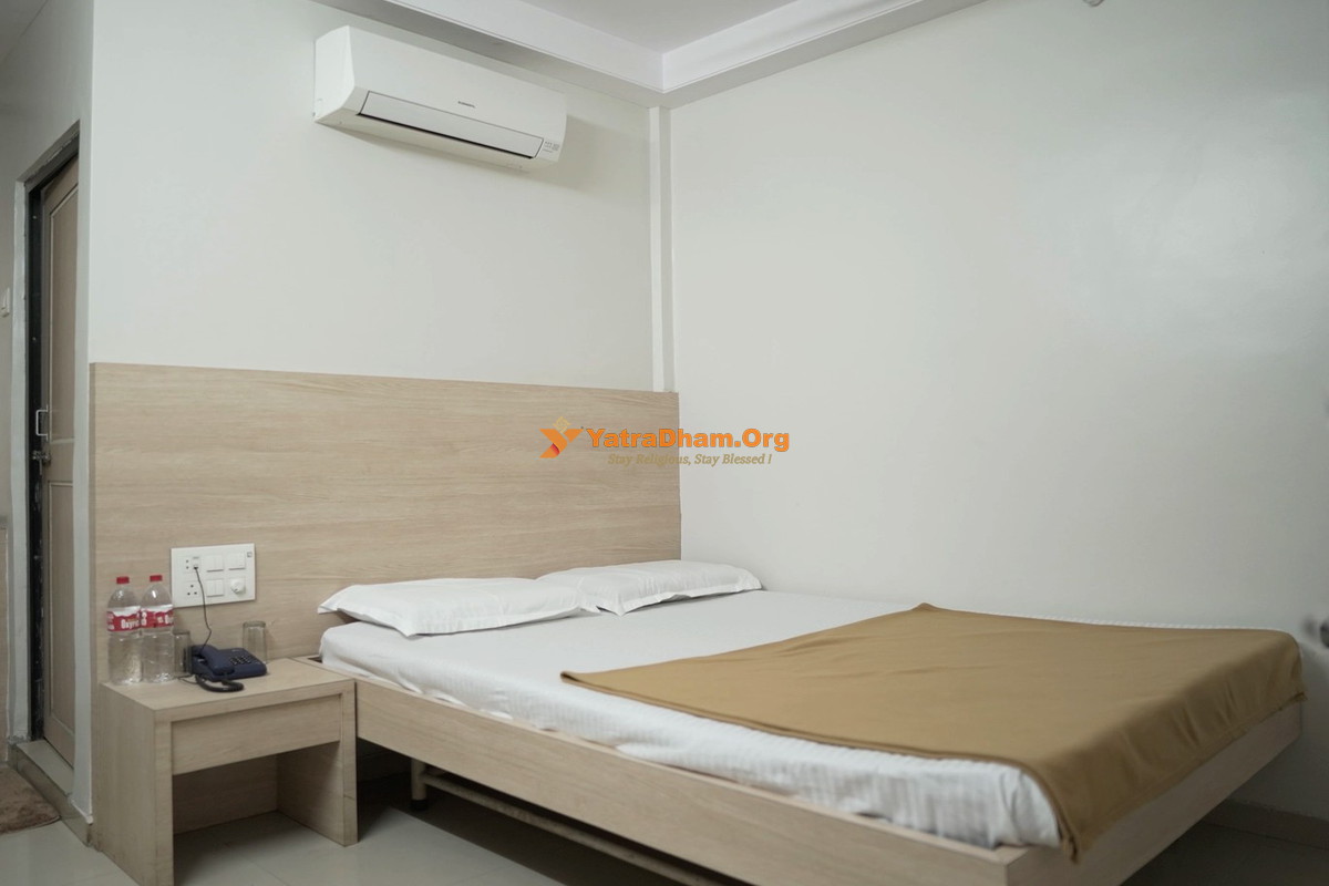 Hotel Aashish Deluxe Lodging Kolhapur 2 Bed Economy Room
