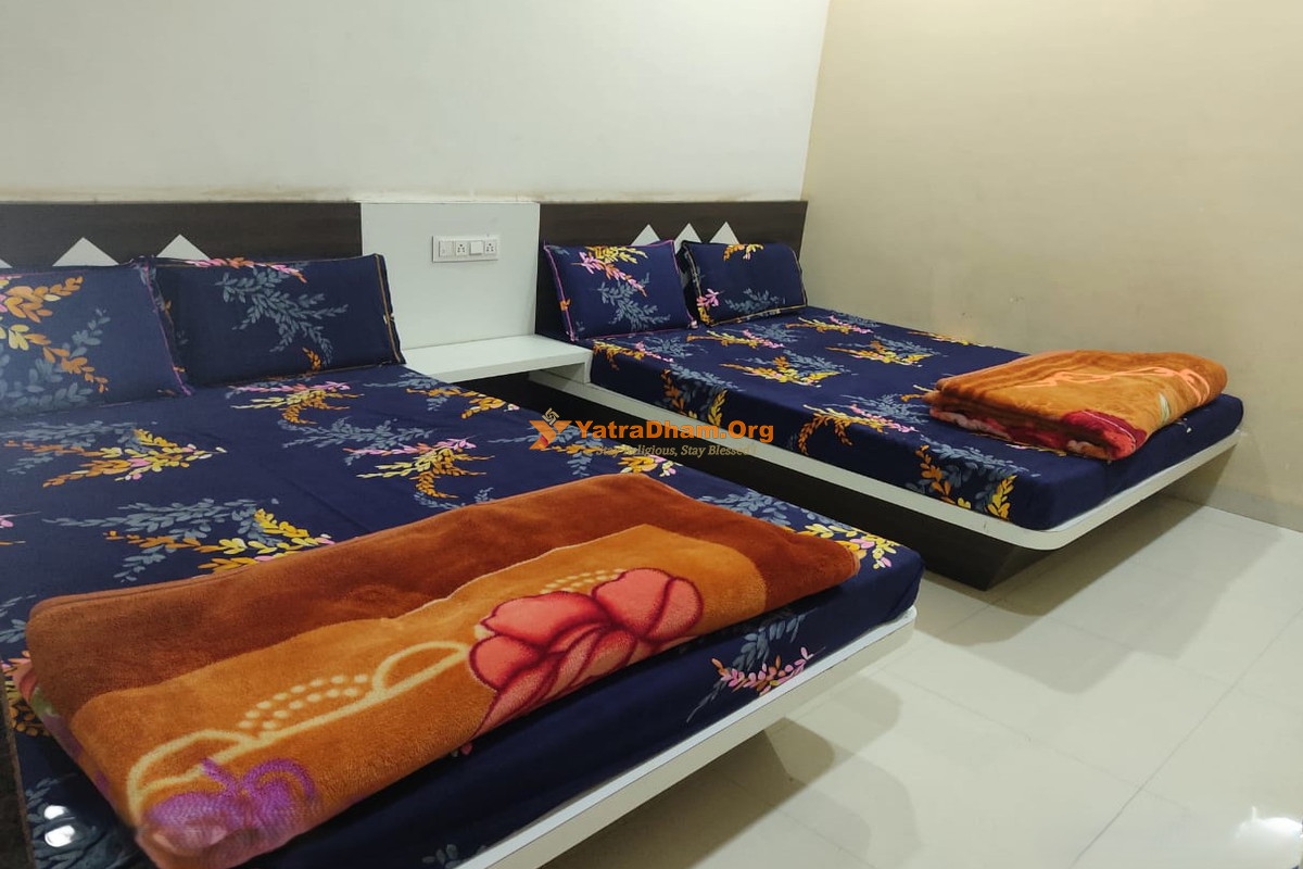 Hotel Kaweri Palace Omkareshwar 4 Bed Room View