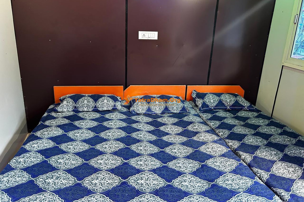 Hotel Brahma Kamal Phata (Kedarnath Road) 4 Bed Room