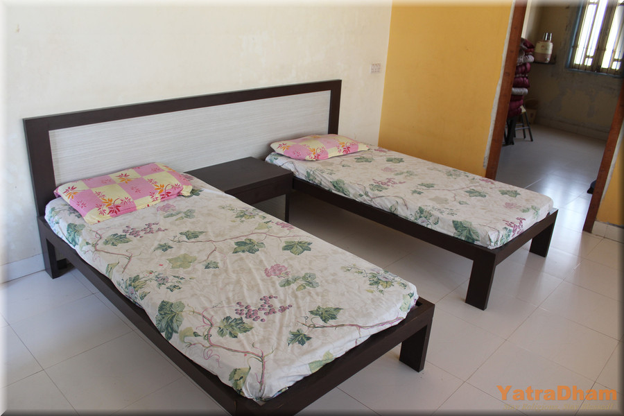 Navkhanda Parshwanath Ghogha Dharamshala Room