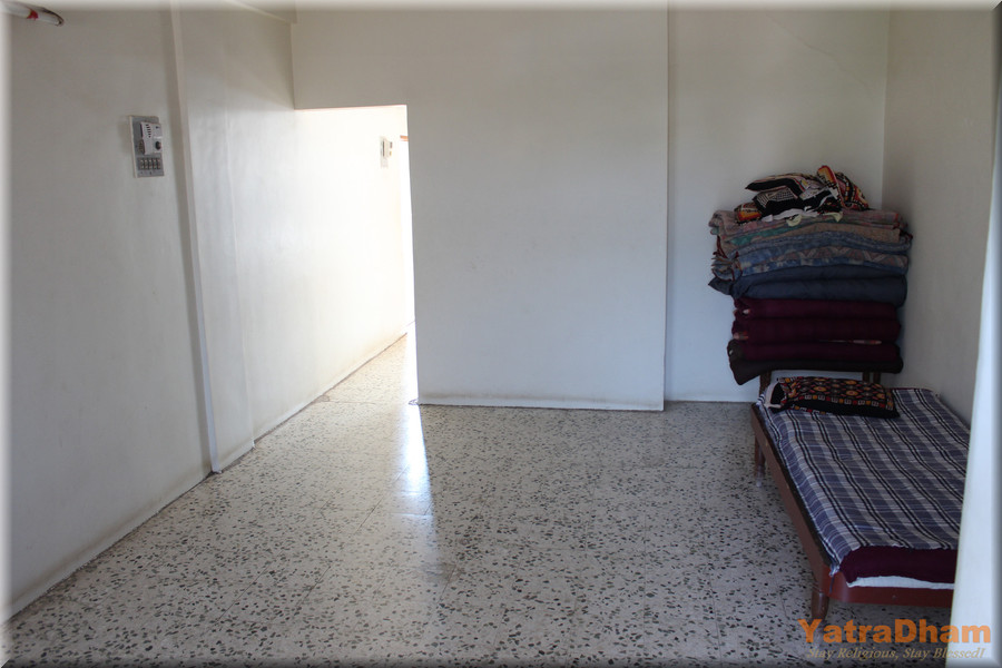 Navkhanda Parshwanath Ghogha Dharamshala Room