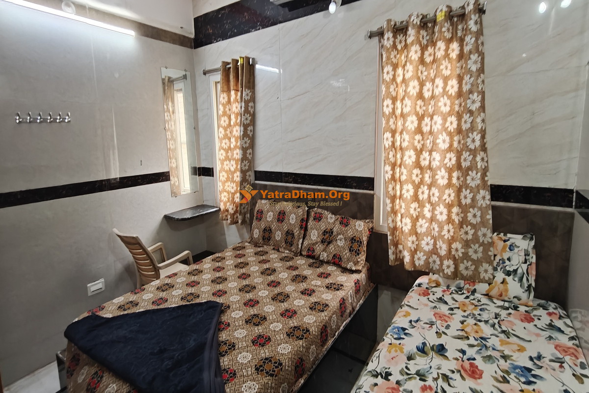 Sri Guru Brundavan Hotel Mantralayam 3 Bed Room