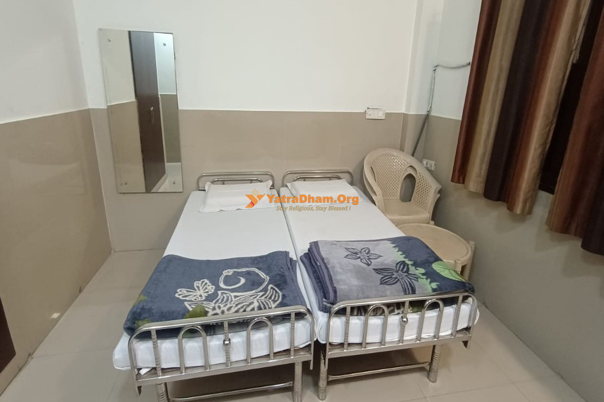 Shree Delhi Gujarati Samaj Delhi 2 Bed Deluxe AC Room View