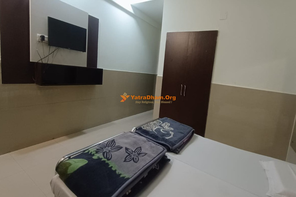 Shree Delhi Gujarati Samaj Delhi 2 Bed Deluxe AC Room View