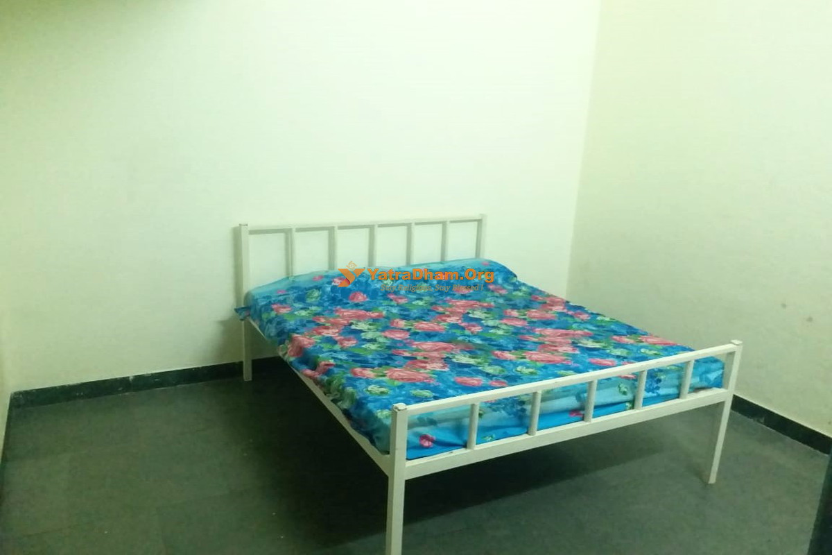 Pandurang Mangal Yatri Nivas Ambajogai Room