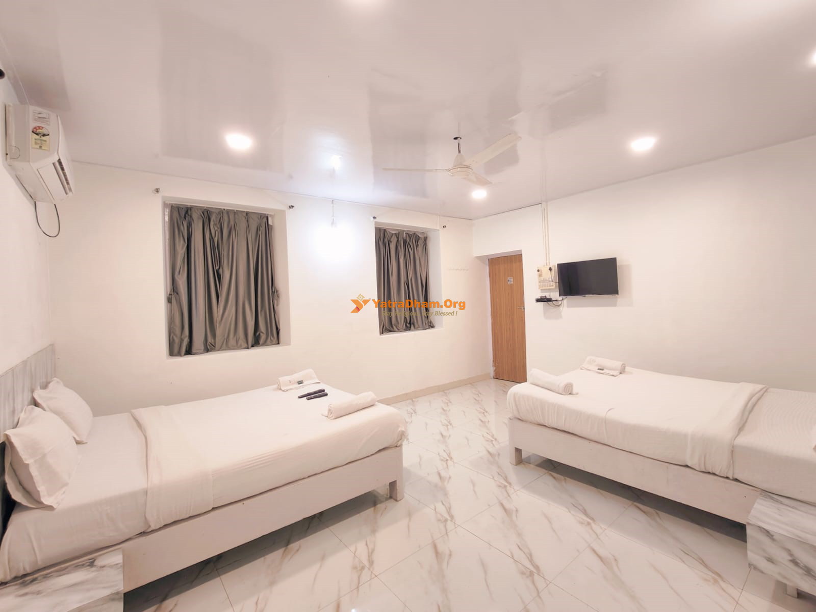 Hotel Satkar Mahabaleswar 3 Bed AC Room