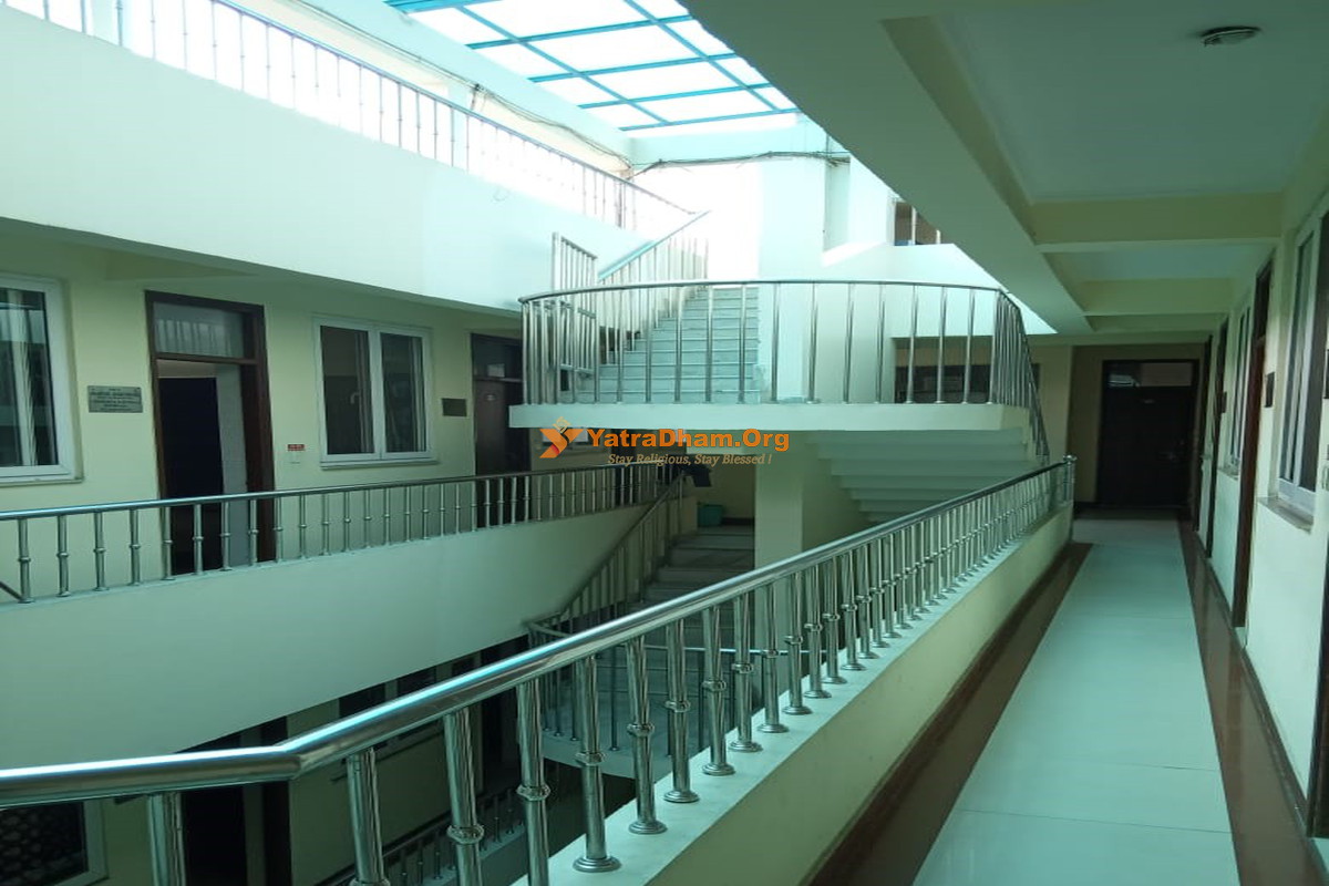 Pitampura Yatri Niwas Amritsar Lobby