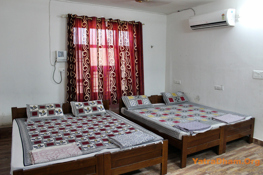 Shri Gautam Ashram Pushkar Room