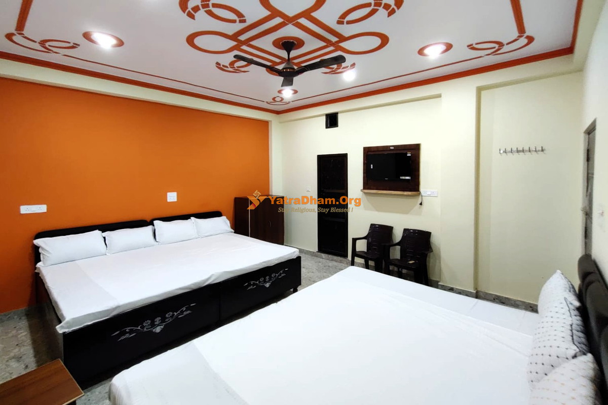 Bhola Sankara Vasavi Annapurna Satram Trust Varanasi 8 Bed Room