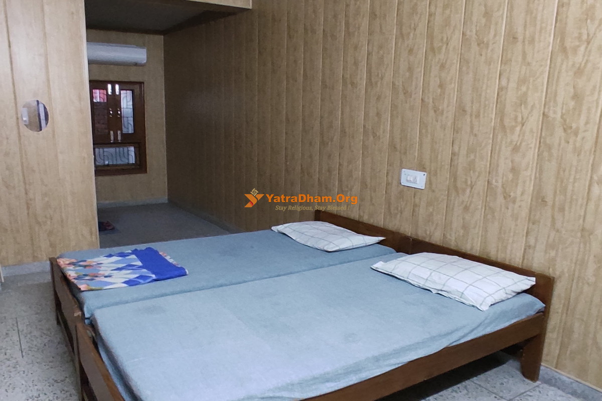 Koviloor Vedanta Mutt Rishikesh 2 Bed Room