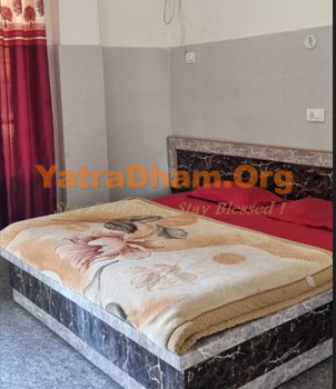 Shri Kabir Chaura Ashram Rishikesh Room