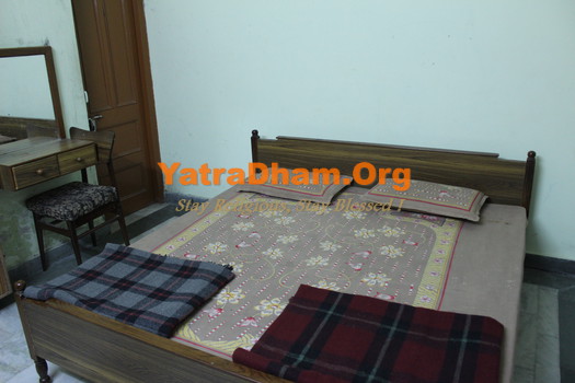 Swargashram Yatri Niwas Rishikesh 2 Bed Room