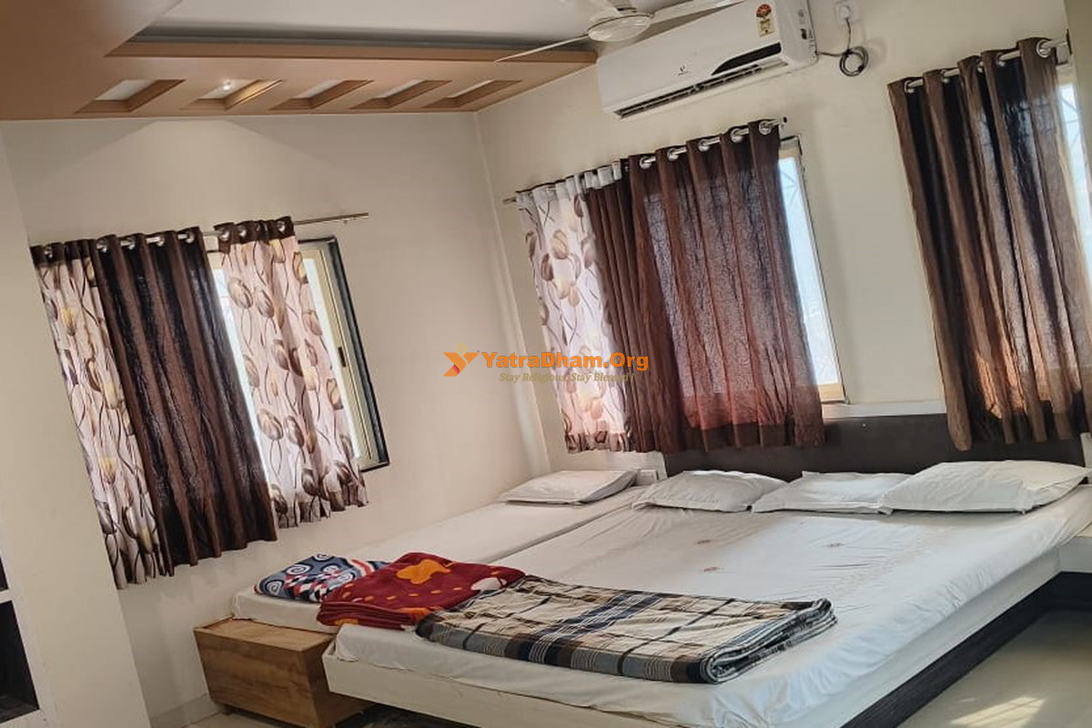 Shree Lakshmi Vihar Hotel Mahurgad Room
