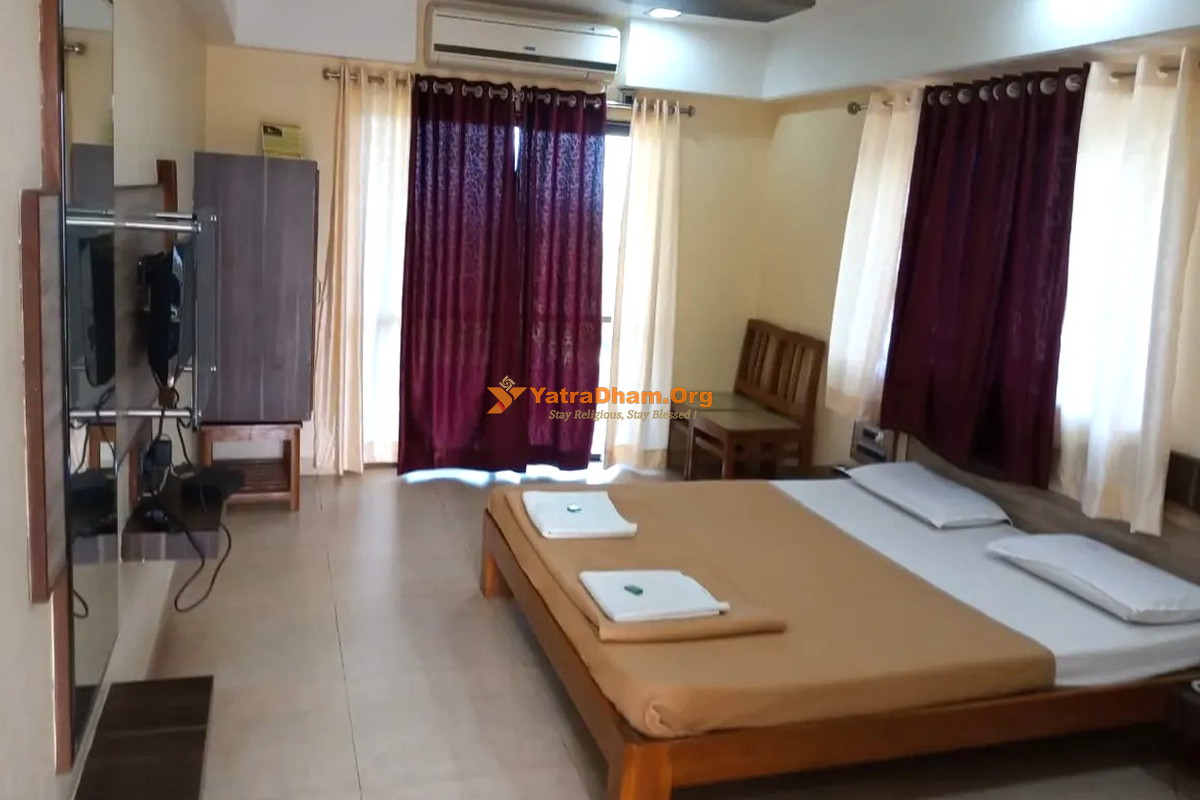 Hotel Pritysangam Ganpatipule 2 Bed Room View