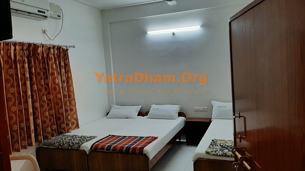 Sai Guest House Puttaparthi Room