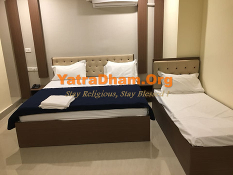 Hotel Sai Sri Inn Room
