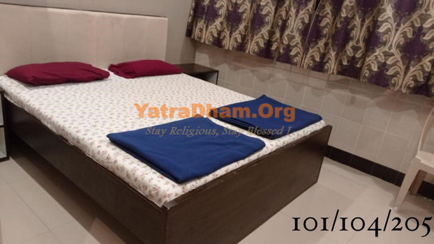 Hotel Gokul Saputara Room