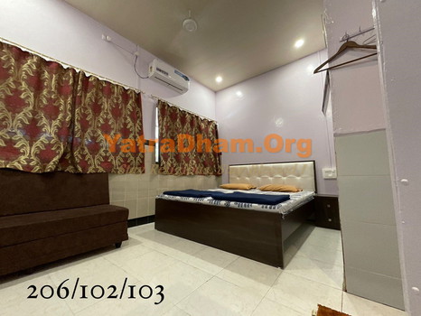 Hotel Gokul Saputara Room