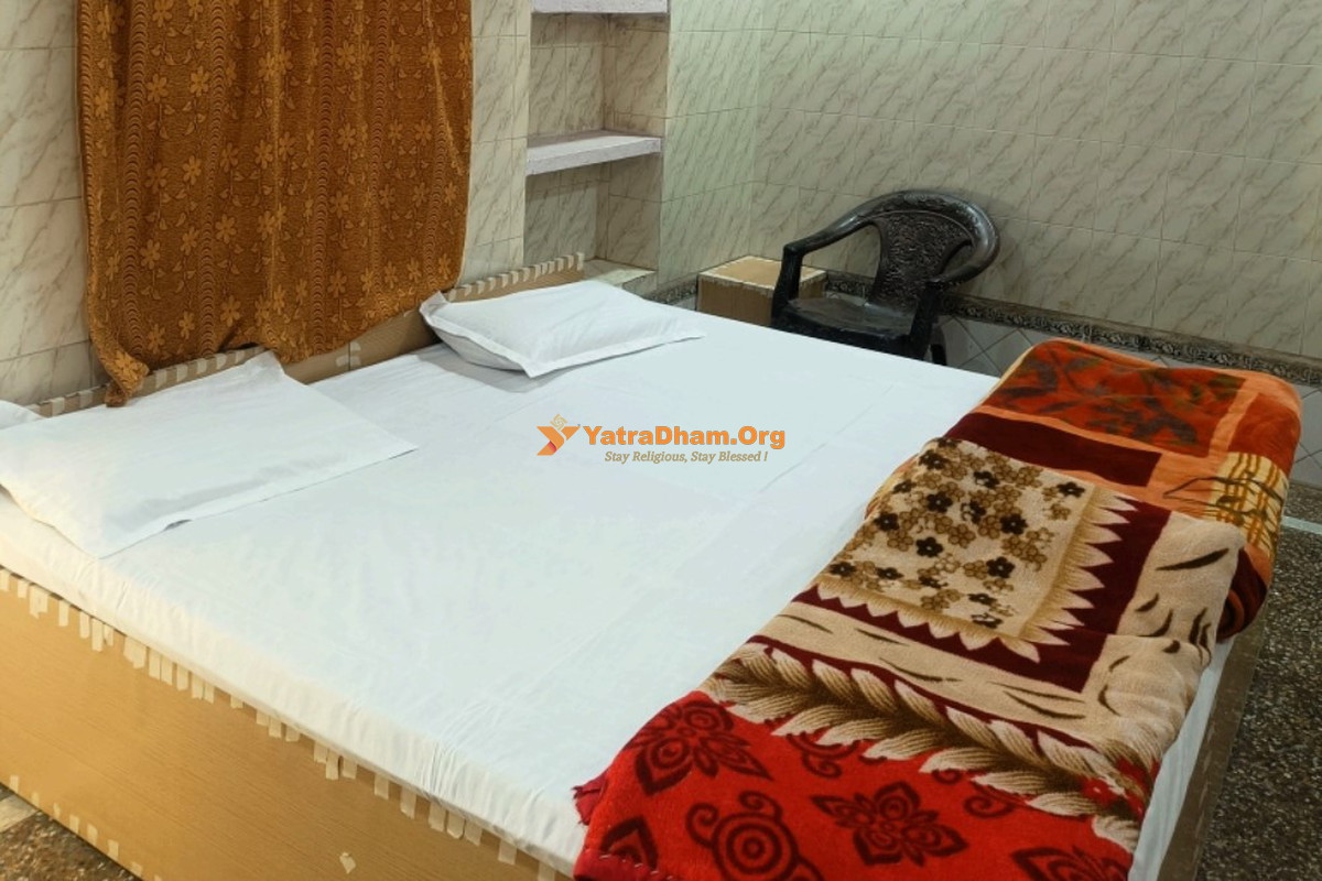 Shri Giriraj Dham Bhawan Jatipura 2 Bed Room