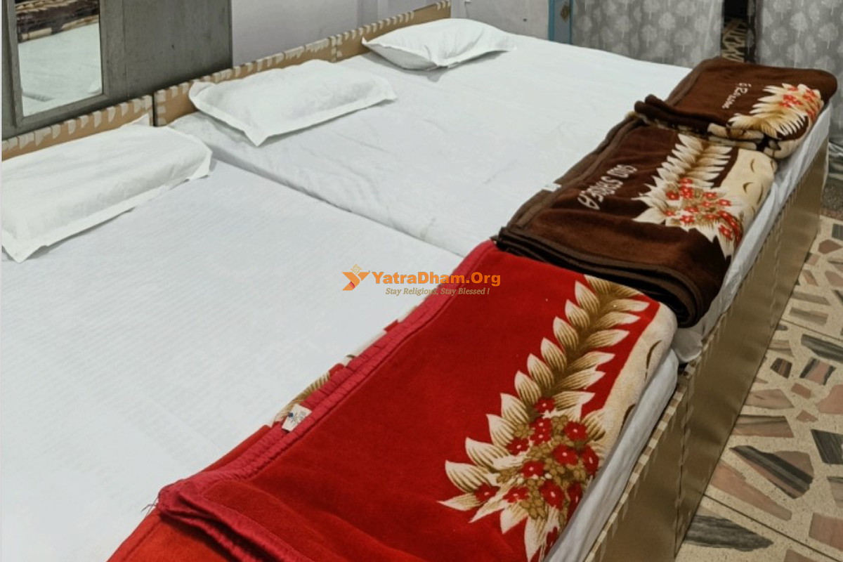 Shri Giriraj Dham Bhawan Jatipura 3 Bed Room