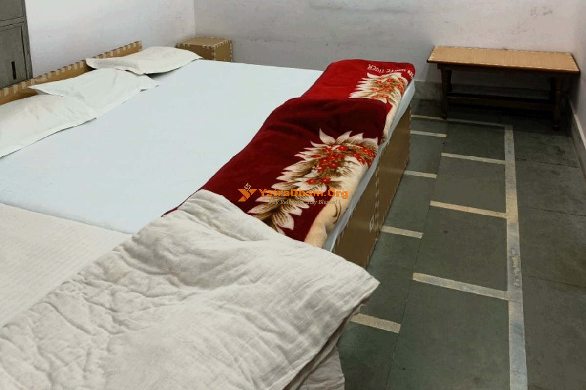 Shri Giriraj Dham Bhawan Jatipura 3 Bed Room