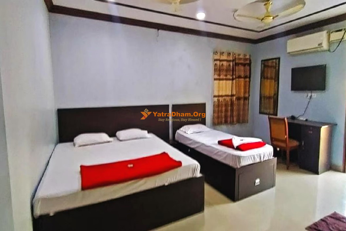 Murudeshwar Hotel Keerthi 3 Bed Room View