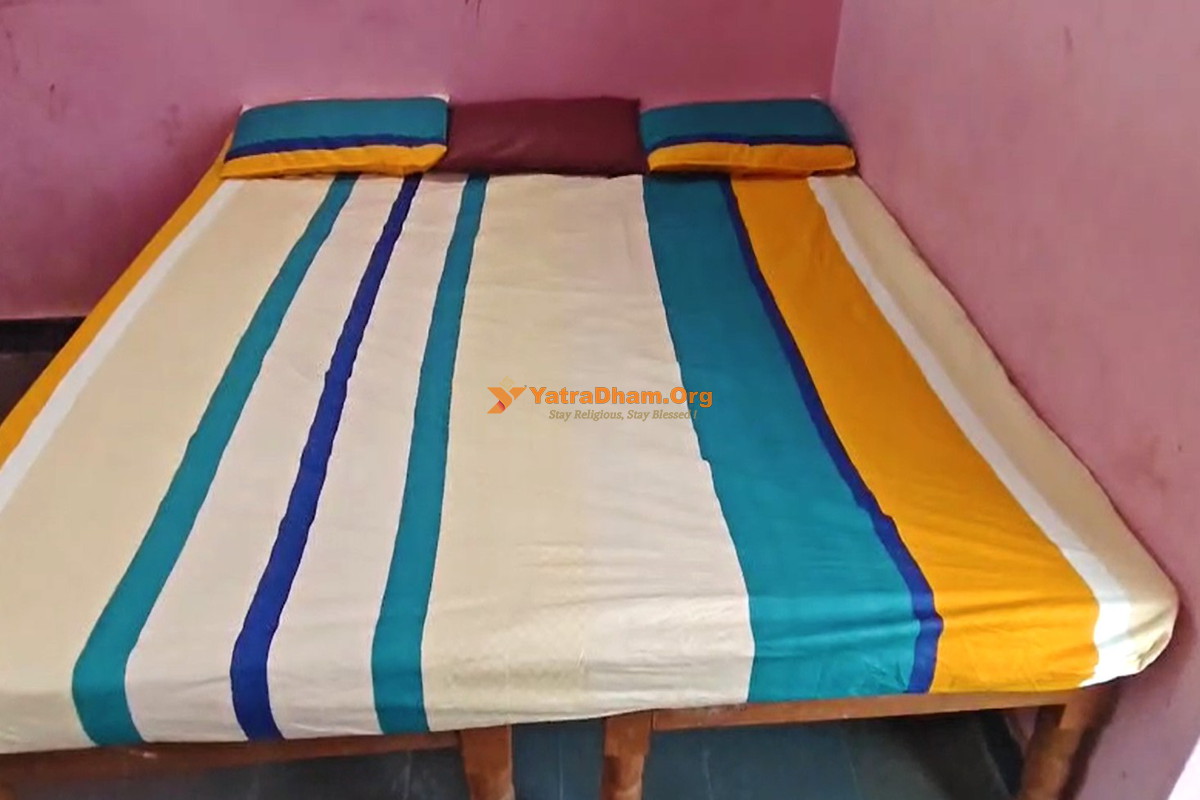 Radha Vilas Lodge Vemulawada Room