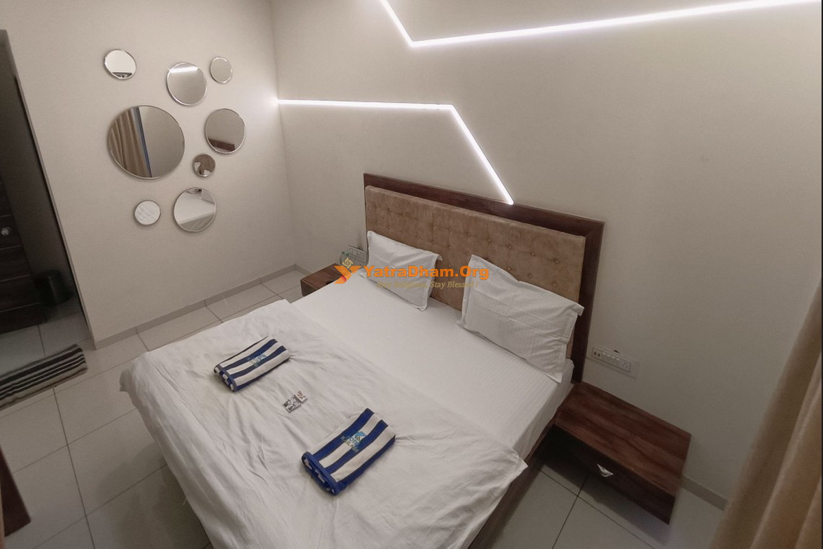 Hotel Kailash - Kagvad 2 Bed AC Room