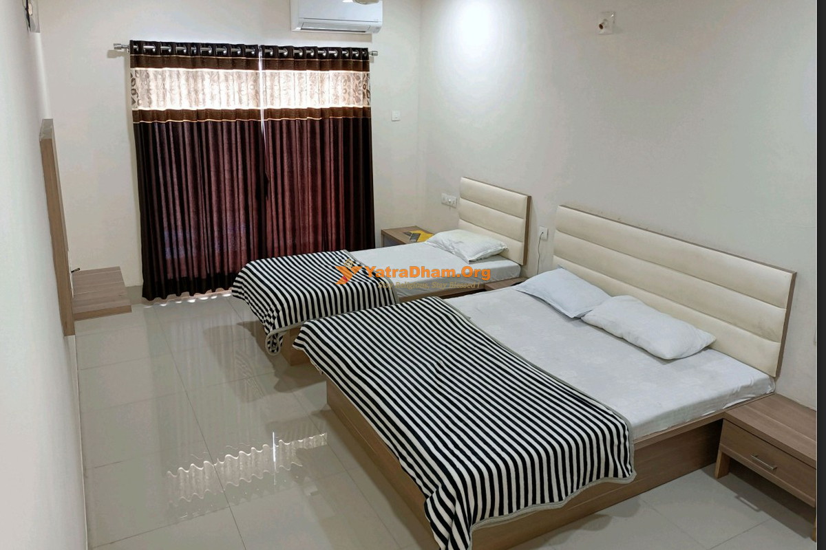 Raj Khodal Hotel Kagvad (Khodaldham) 3 Bed Room