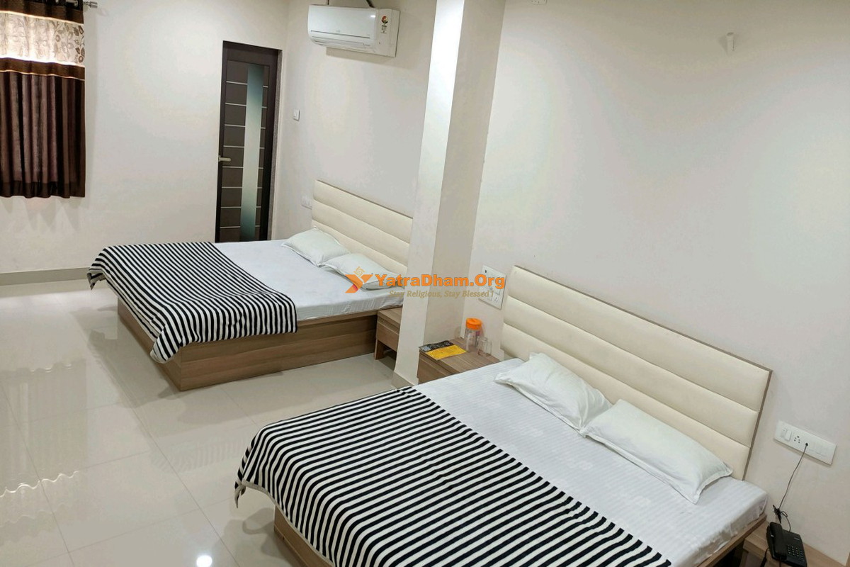 Raj Khodal Hotel Kagvad (Khodaldham) 4 Bed Room